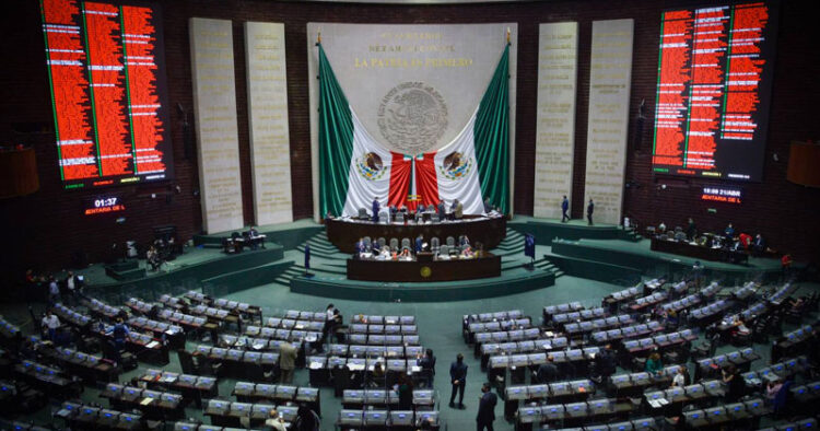 AMLO pide a diputados votar ya la reforma eléctrica