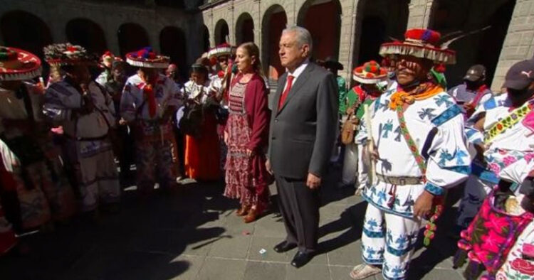 Encabeza AMLO ceremonia de purificación del pueblo Huichol