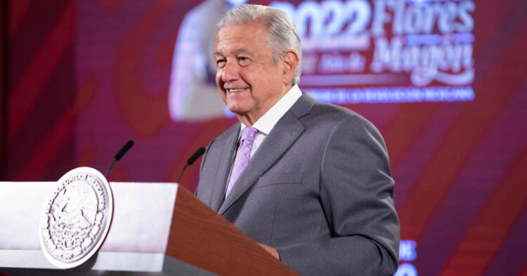 AMLO presenta plan para el fortalecimiento del sector salud
