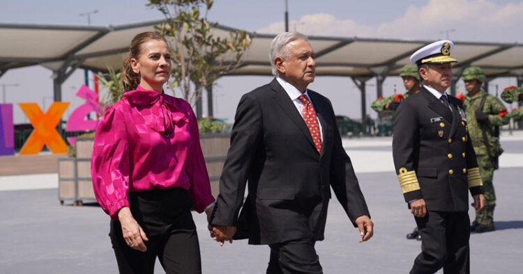 López Obrador responde a críticos del AIFA