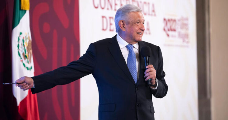 AMLO refrenda compromiso para dar justicia a los 43 normalistas de Ayotzinapa