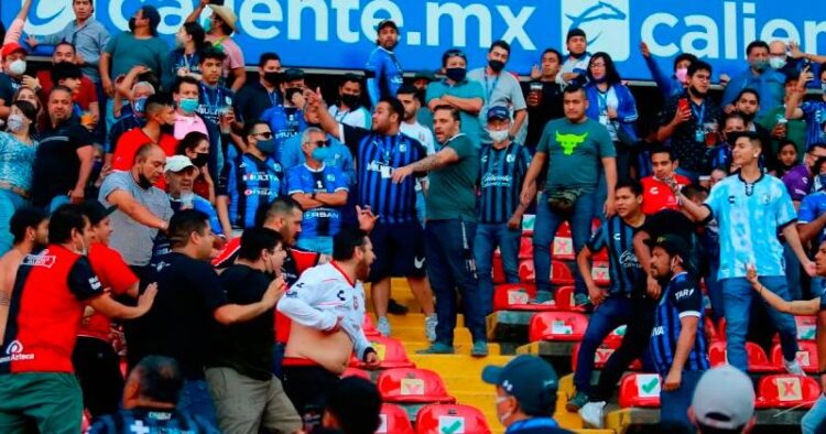 Liberan a dos de los detenidos por violencia en Estadio de Querétaro