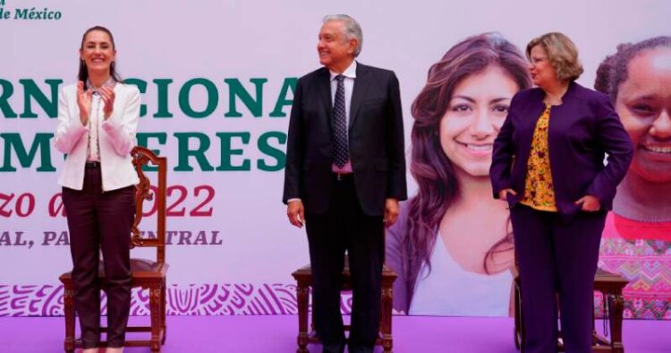 Fundamental seguir luchando por la igualdad económica, social y de género: AMLO