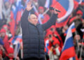 Celebra Putin la guerra en un mitin ante miles de rusos