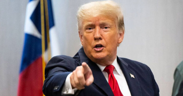 Conductor de TV en Rusia pide regreso de Trump a presidencia de EU