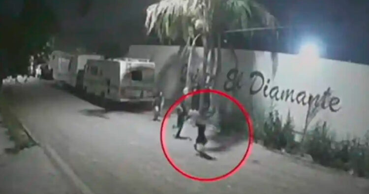 Difunden video de Debanhi corriendo mientras es perseguida por un joven