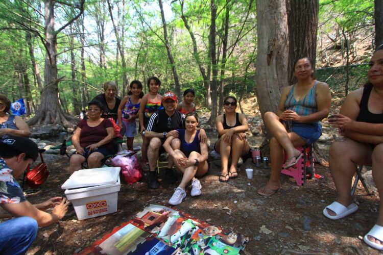 Conviven Lalo y Lucy con victorenses en Los Troncones
