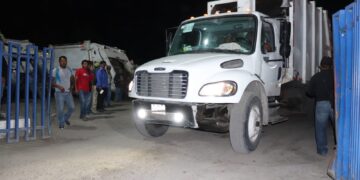 Preparan compra de 10 camiones para recolección de basura en Victoria