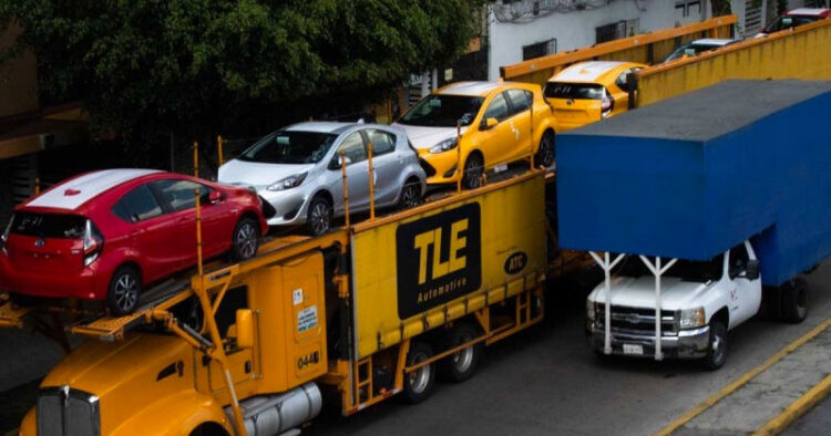 Sube producción y exportaciones de autos pero caen ventas