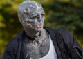 «Hombre alien» se amputará una pierna para completar su transformación
