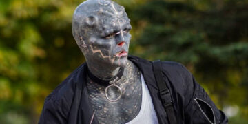 «Hombre alien» se amputará una pierna para completar su transformación