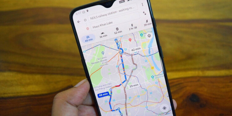 ¿Cómo puedo compartir mi ubicación actual en tiempo real desde Google Maps?