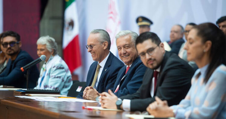 AMLO refrenda compromiso de garantizar derecho de trabajadores a vivienda digna