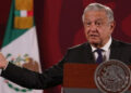 Incumple Ken Salazar su compromiso de regularizar a los migrantes: Obrador