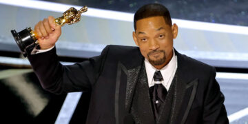 Renuncia Will Smith a la Academia por bofetada a Chris Rock