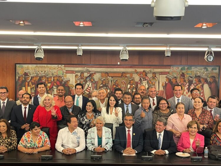 Arropan a Américo, senadores, y figuras nacionales de Morena; “no estás solo”, le dicen