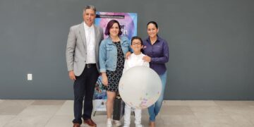 Enrique Jonguitud presentó su libro: El Maravilloso Señor Moon