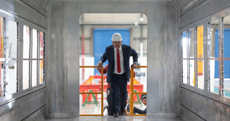 Anuncia AMLO compra de 42 trenes para el Tren Maya