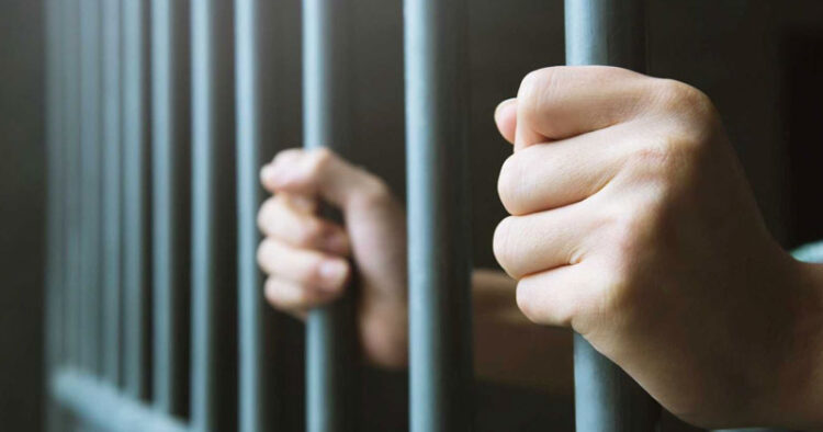 Hombre acusado de violar a dos niñas de 9 y 10 años sale de prisión