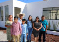 Familia, cuyo enorme socavón en Puebla se tragó su patrimonio, recibe casa nueva