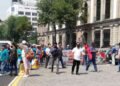 Integrantes de la CNTE protestan frente a Segob