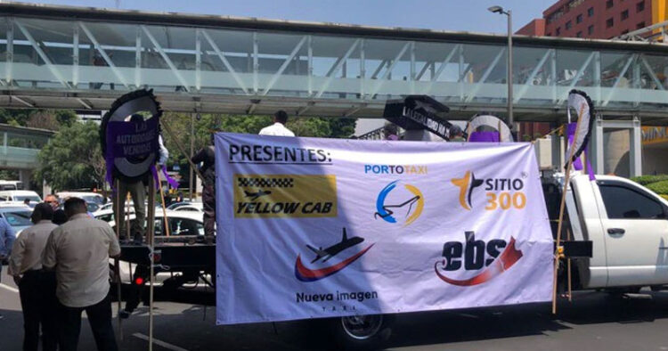 Taxistas exigen que se regule a Uber y Didi