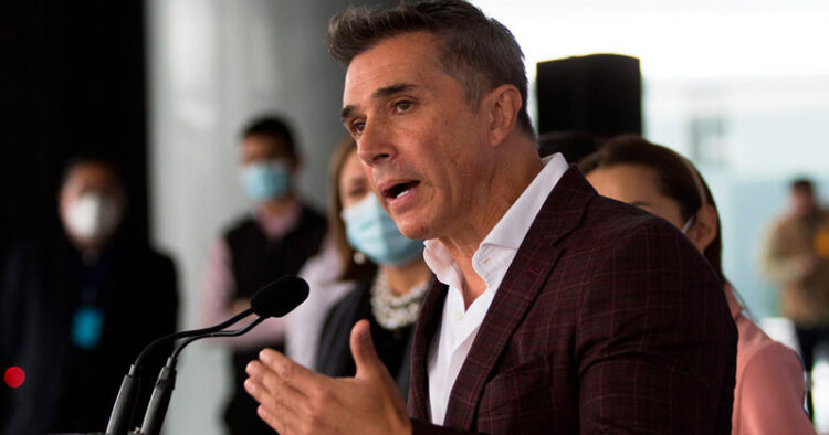 ¿Sergio Mayer se arrepintió de andar de político?