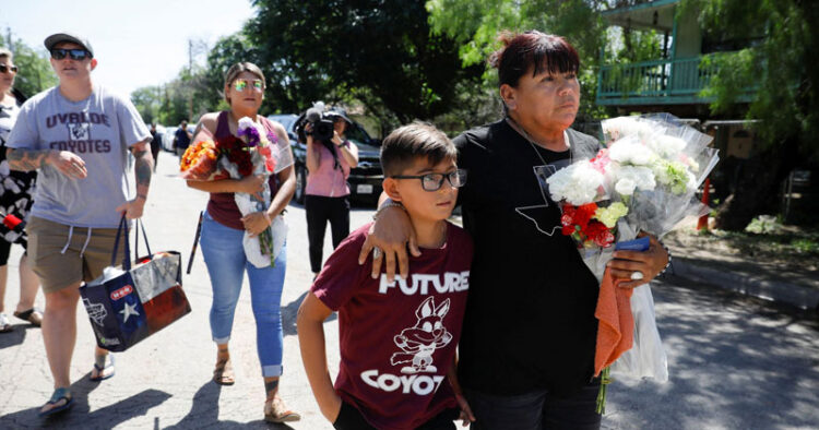 Tirador de Texas avisó de masacre minutos antes