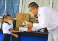Dota Municipio de gel y cubrebocas a miles de estudiantes