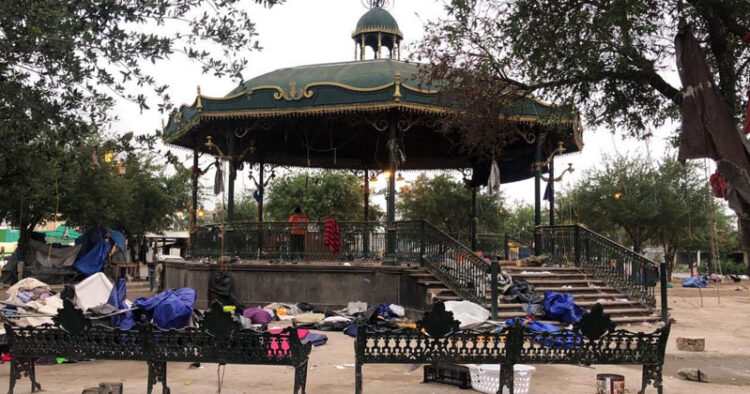 Reubican a más de 2 mil migrantes que saturaron plaza de Reynosa
