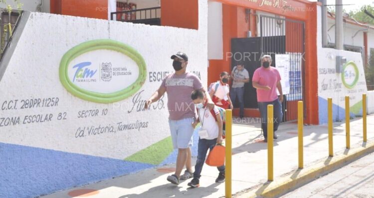 Reportan en redes sociales a menor con una arma en primaria de Ciudad Victoria