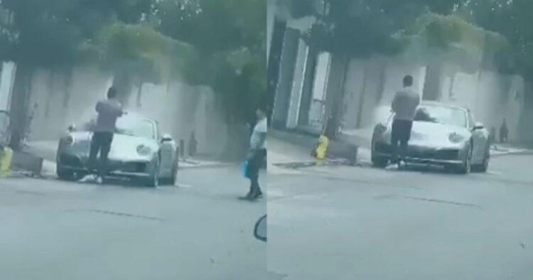 Exhiben a ciudadano «desperdiciando» agua al lavar su Porsche en Nuevo León