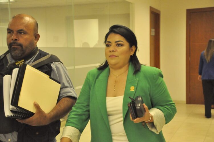 Aplazan audiencia de desahogo de pruebas de Úrsula Salazar