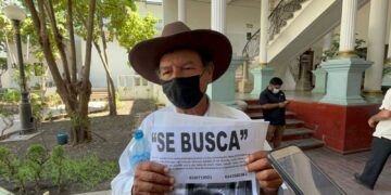 Desesperado abuelito pide ayuda para localizar a su esposa (Video)