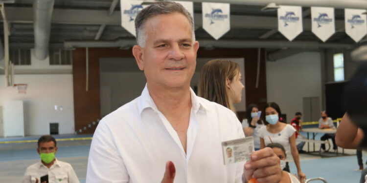 Arturo Díez Gutiérrez denuncia acarreo y compra de votos