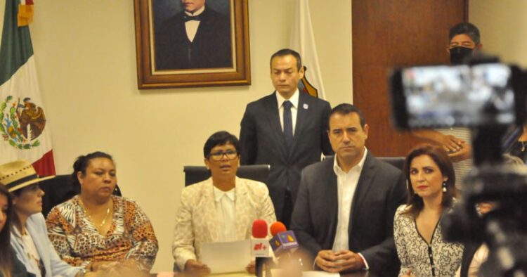 Renuncia diputada local de Morena y se pasa al PAN