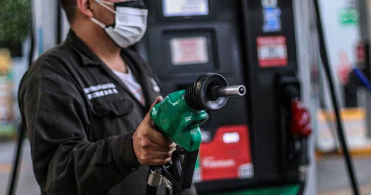 34 pesos es el precio real de la gasolina en México: SHCP