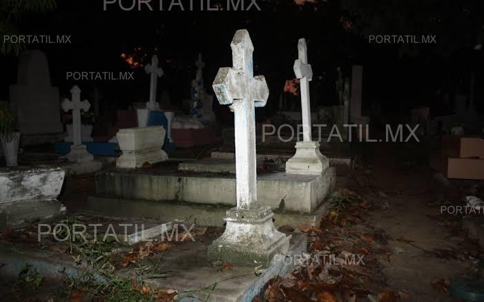 Panteones de Victoria son escenario de rituales de brujería (video)