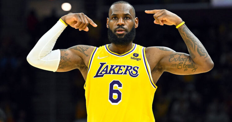 LeBron James supera a Michael Jordan al convertirse en el primer billonario