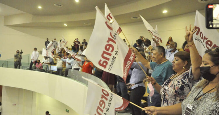 «Toma» Morena el Congreso del Estado y lleva mariachis