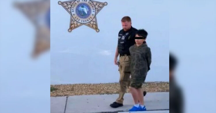 Encarcelan a niño de 10 años en Florida tras amenazar con tiroteo