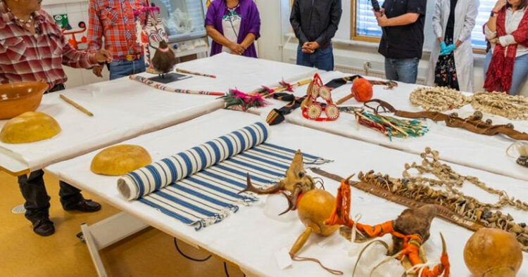Recupera México objetos rituales de la cultura yaqui ubicados en Suecia