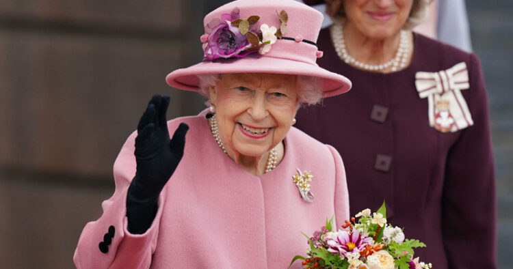 La Reina Isabel II se convierte en la segunda monarca con más tiempo en el trono
