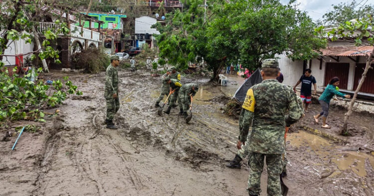 La Sedena ayuda a damnificados en Oaxaca