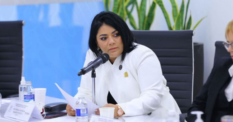 Obtiene amparo federal la diputada Úrsula Salazar