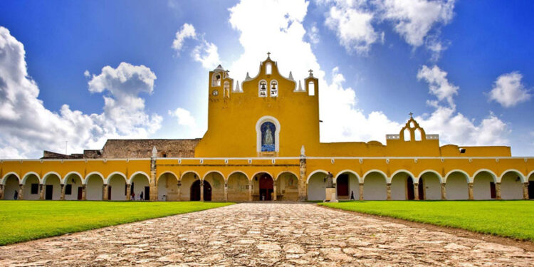 Izamal, Yucatán «La Ciudad Amarilla»
