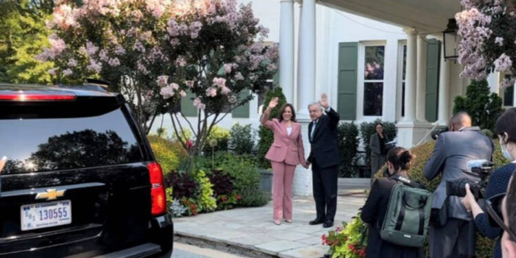 Kamala Harris recibe a López Obrador en Estados Unidos (Video)