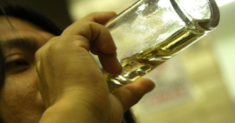 28 personas murieron al ingerir alcohol adulterado en la India