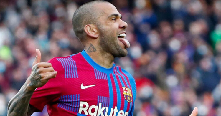 Pumas manda oferta a Dani Alves