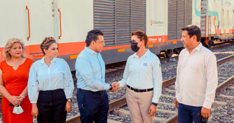 Lucia Rodríguez de Gattás da bienvenida al Tren de la Salud